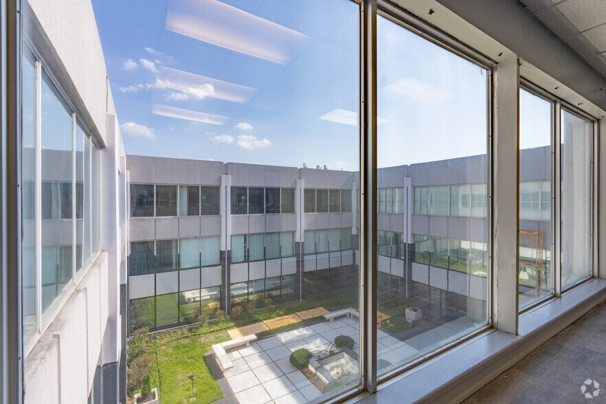 More Photos Of 3385 Airways Blvd, Memphis Office For Sale