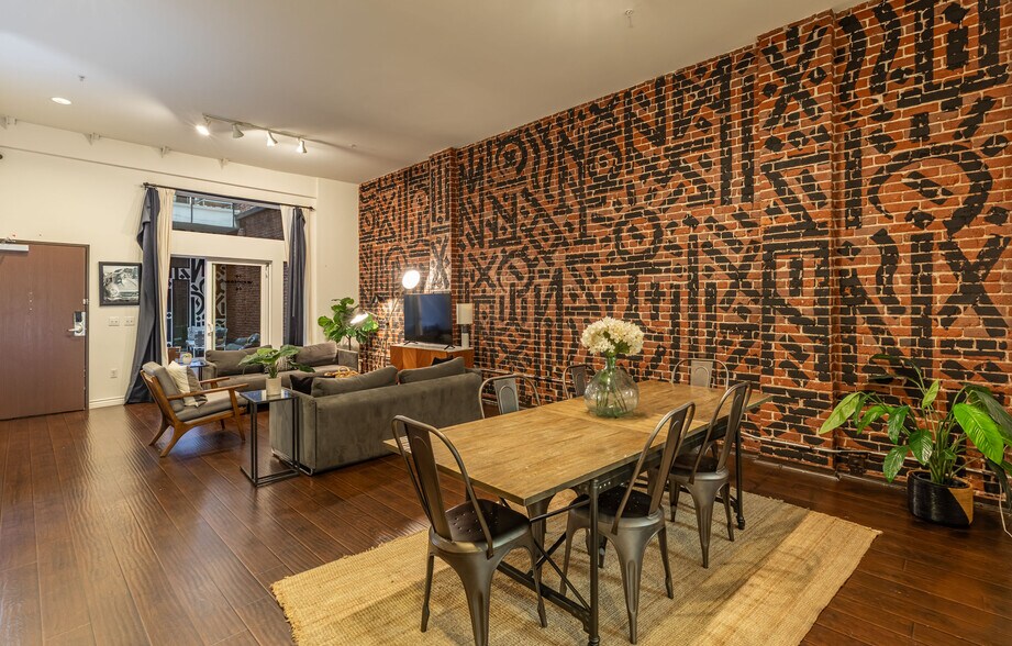 More Photos Of 735 S Broadway, Los Angeles Storefront For Sale