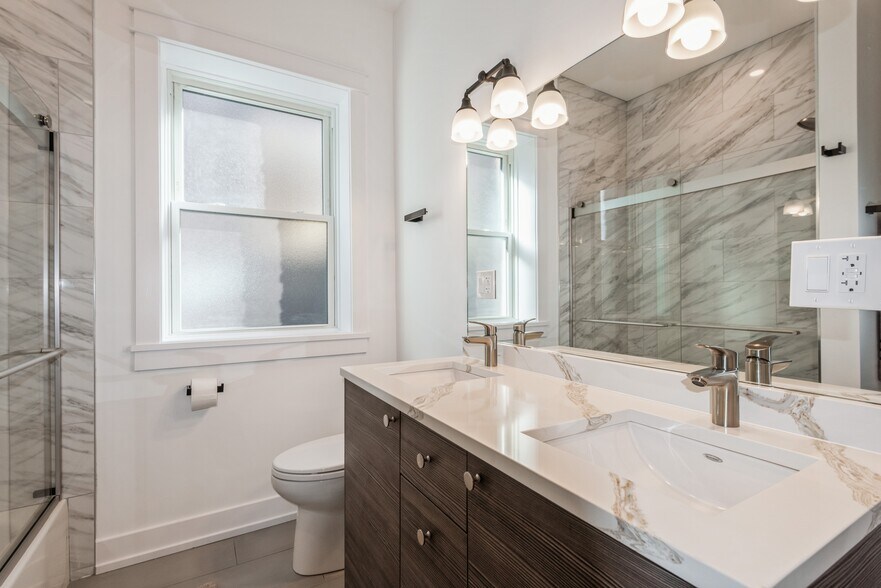 More Photos Of 1535 W Estes Ave, Chicago Multifamily For Sale