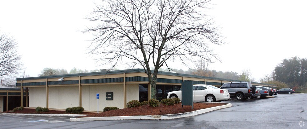 More Photos Of 25 Woods Lake Rd, Greenville Office For Lease