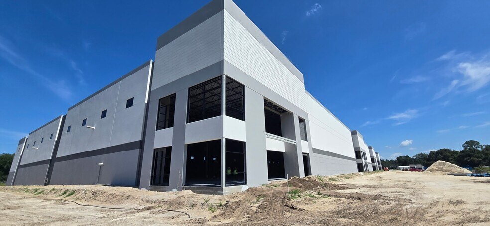 More Photos Of 8515 FL-33, Lakeland Distribution For Sale