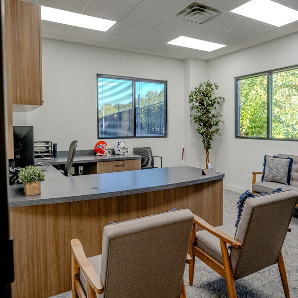 More Photos Of 403 Swanson Dr, Lawrenceville Flex For Sale