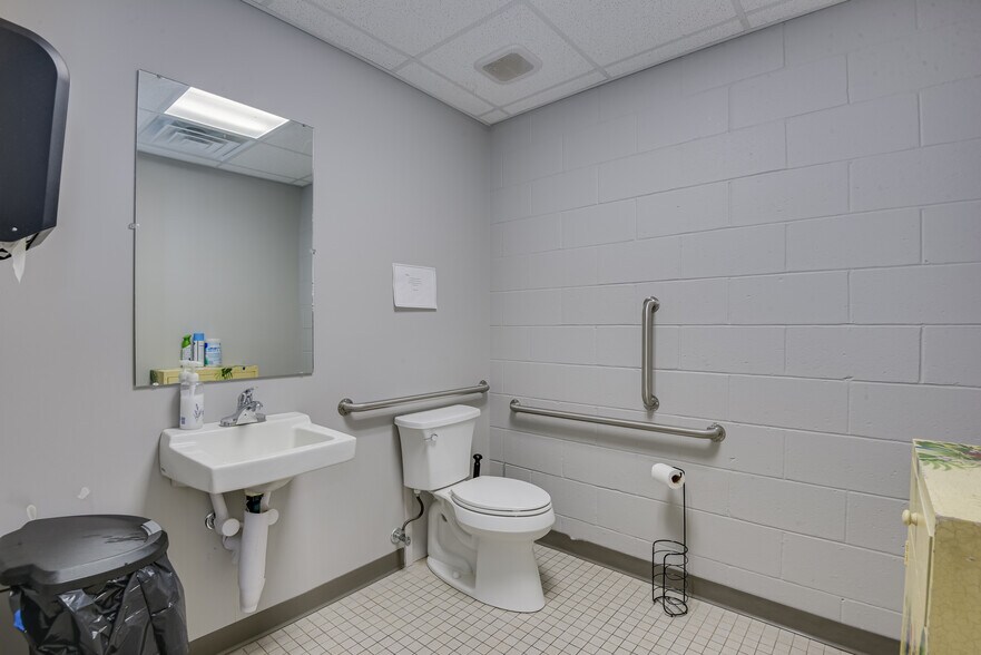 More Photos Of 332 Edgefield Rd, Belvedere Office Residential For Sale