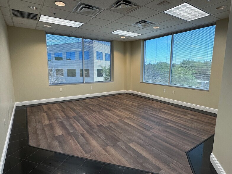 More Photos Of 6200 Metrowest Blvd, Orlando Office For Sale