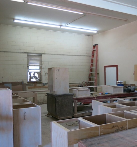 More Photos Of 15220 Carrollton Blvd, Carrollton Flex For Sale