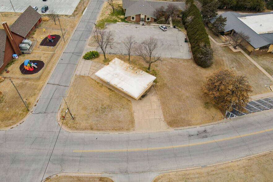 More Photos Of 1601 N State St, Augusta Office For Sale