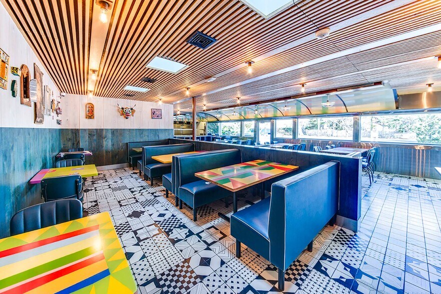 More Photos Of 74 Montauk Hwy, Amagansett Restaurant For Lease