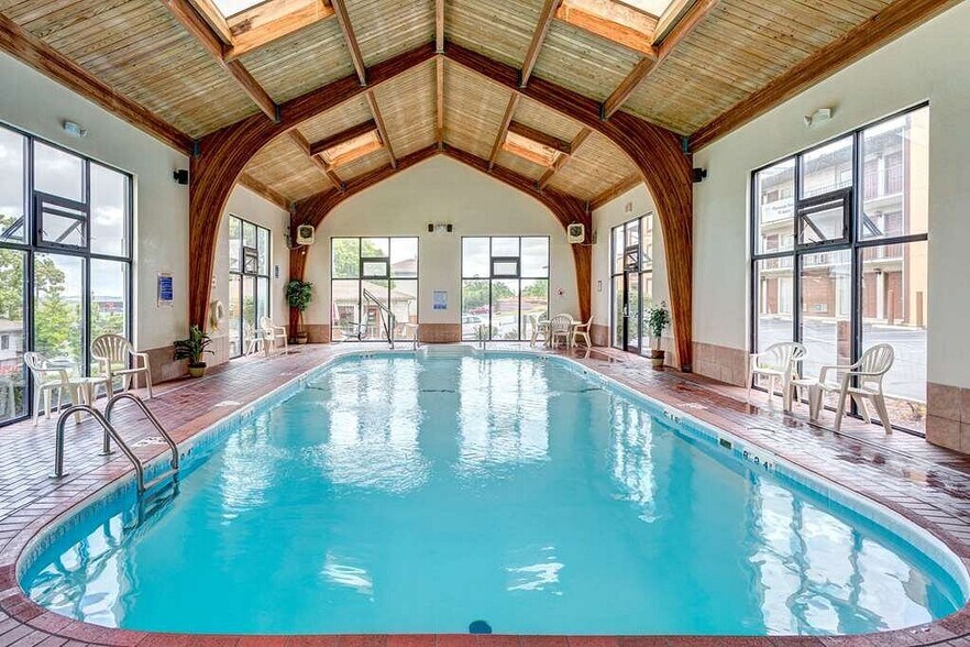 More Photos Of 3601 Shepherd of the Hills Expy, Branson Hotel For Sale