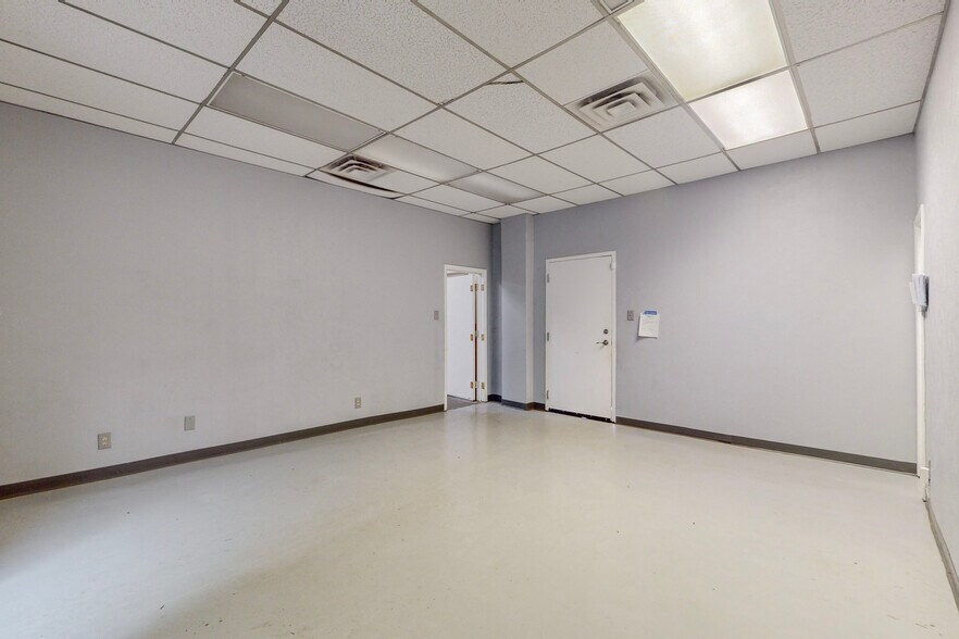 More Photos Of 1823 Commercial St NE, Albuquerque Warehouse For Sale