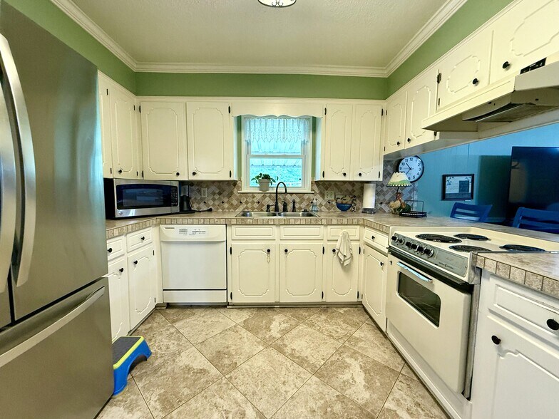 More Photos Of 608 S Pine St, Cabot Flex For Sale
