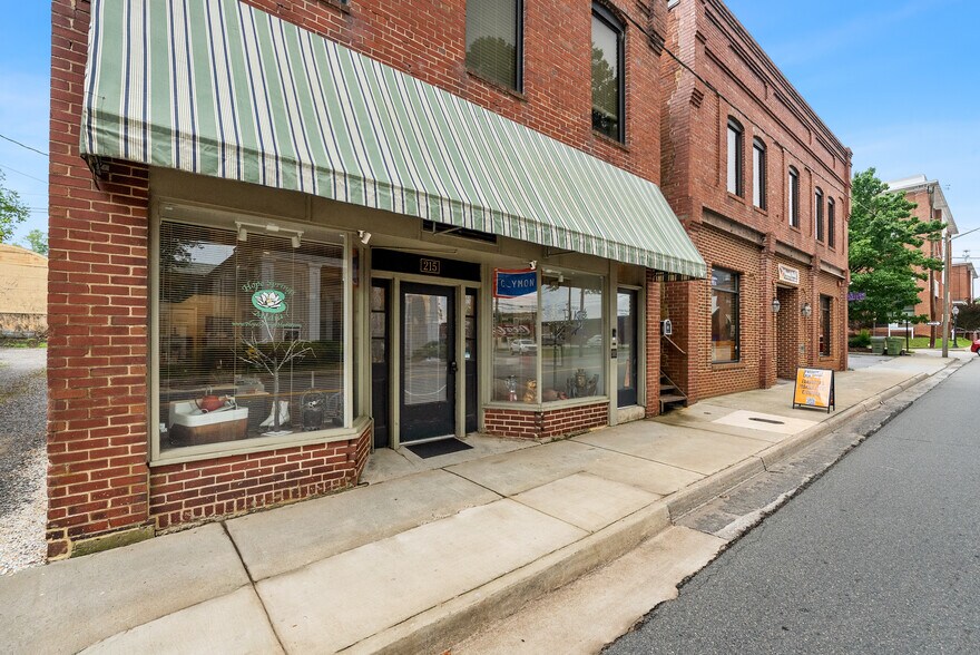 More Photos Of 215 W 3rd St, Farmville General Retail For Sale