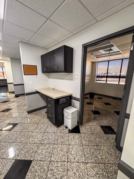 More Photos Of 4502 N Laurent St, Victoria Medical For Sale