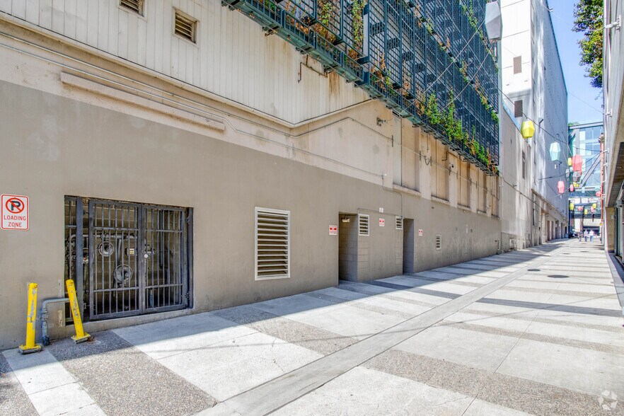 More Photos Of 555-579 Robson St, Vancouver Office For Lease