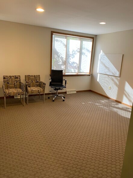 More Photos Of 88 Hopmeadow St, Weatogue Medical For Lease