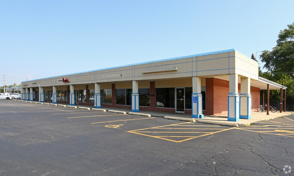 More Photos Of 1-55 S Wolf Rd, Prospect Heights General Retail For Sale