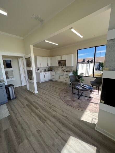 More Photos Of 19806 Panama City Beach Pky, Panama City Beach Showroom For Lease