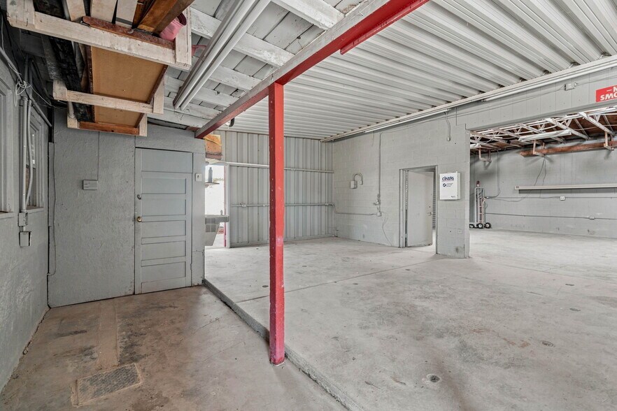 More Photos Of 3835 E Technical Dr, Tucson Warehouse For Lease