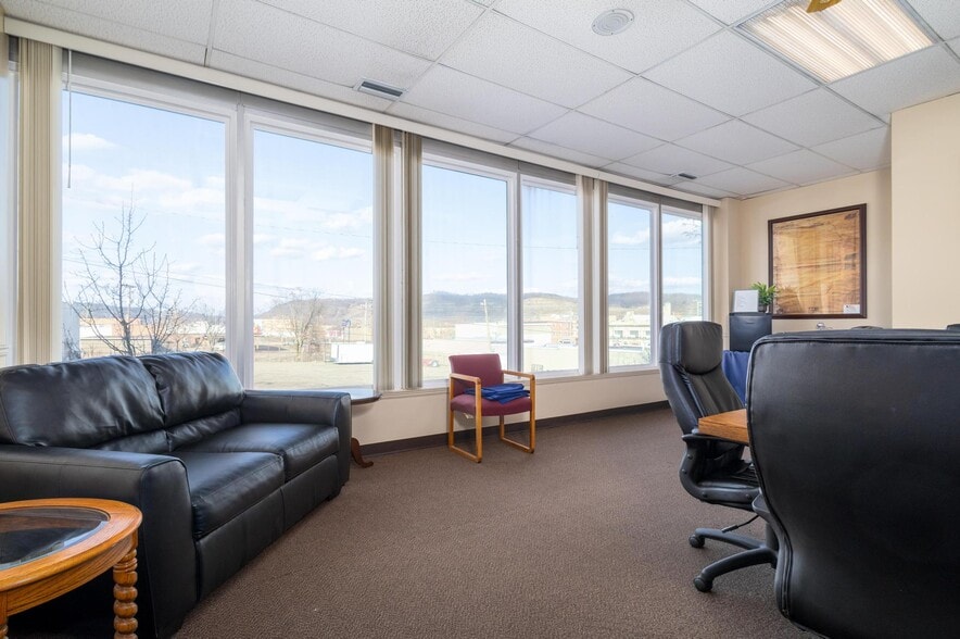 More Photos Of 630 Market St, Steubenville Office For Sale