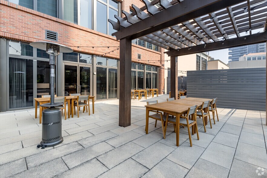 More Photos Of 3035 Peachtree Rd, Atlanta Office For Lease