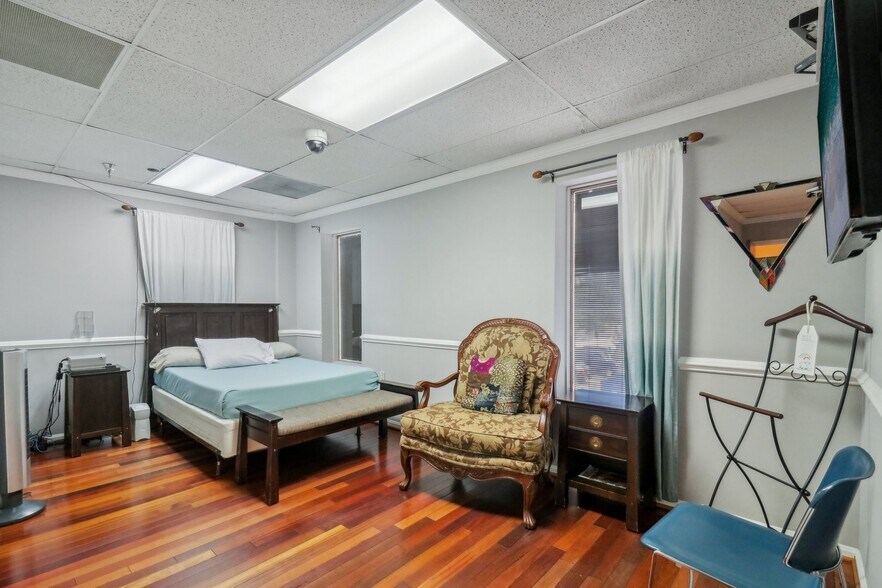 More Photos Of 2235 Cedar Ln, Vienna Office For Sale