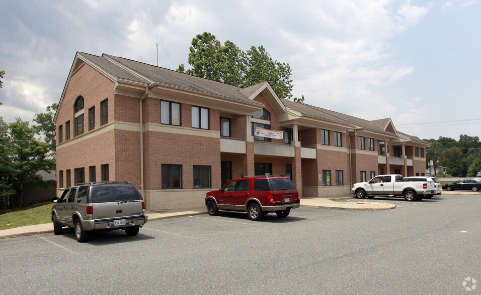More Photos Of 2046-2048 Jefferson Davis Hwy, Stafford Office For Lease