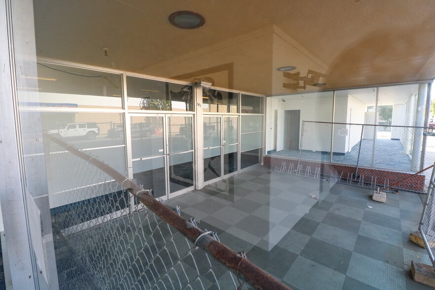 More Photos Of 181 Anderson Ave, Coos Bay Department Store For Sale