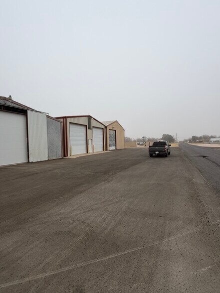 More Photos Of 911 S Main St, Seminole Warehouse For Lease