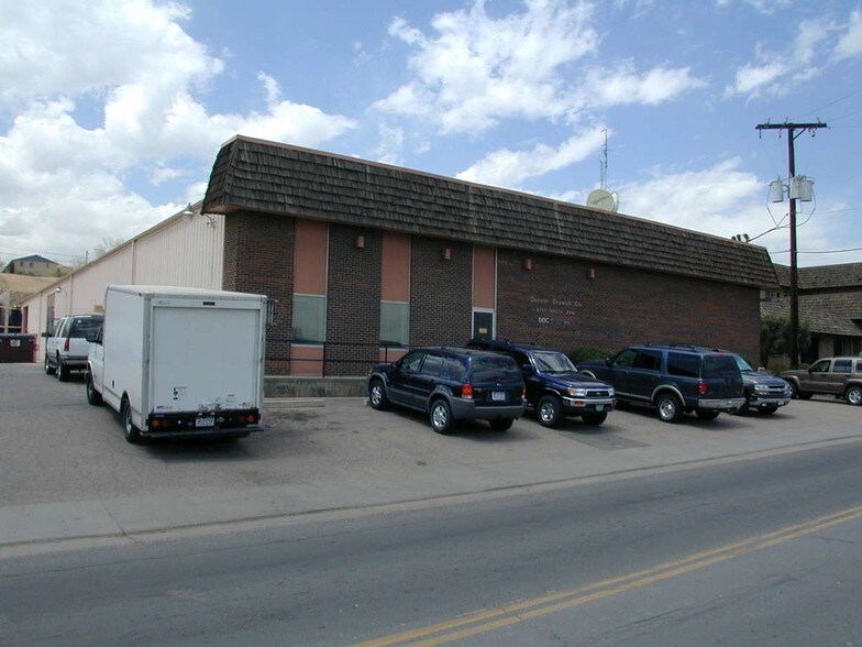 More Photos Of 3251 S Zuni St, Englewood Showroom For Lease