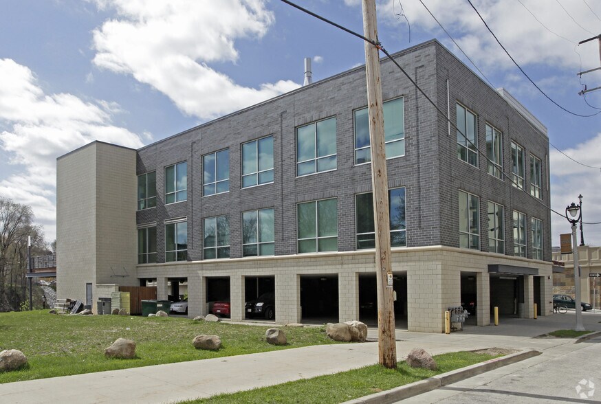 More Photos Of 2060 N Humboldt Ave, Milwaukee Freestanding For Lease