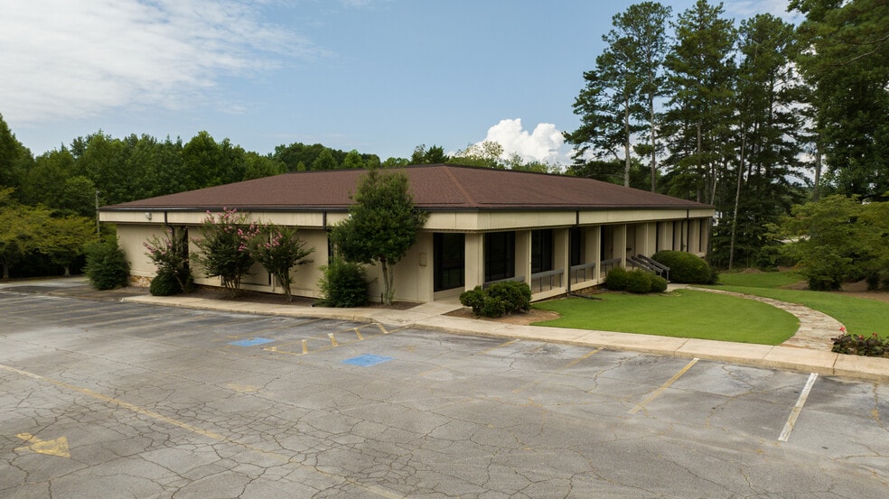 More Photos Of 1330 N Park St, Carrollton Medical For Lease