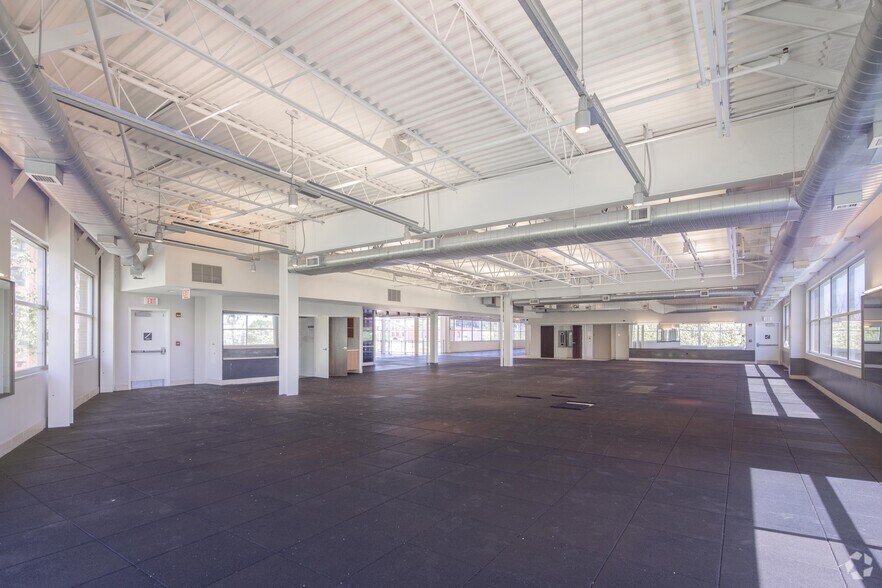 More Photos Of 799 Central Ave, Highland Park Storefront Retail Office For Lease