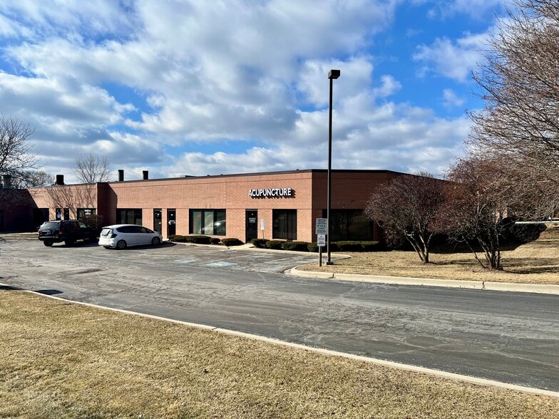 More Photos Of 500 Park Ave, Lake Villa Warehouse For Sale