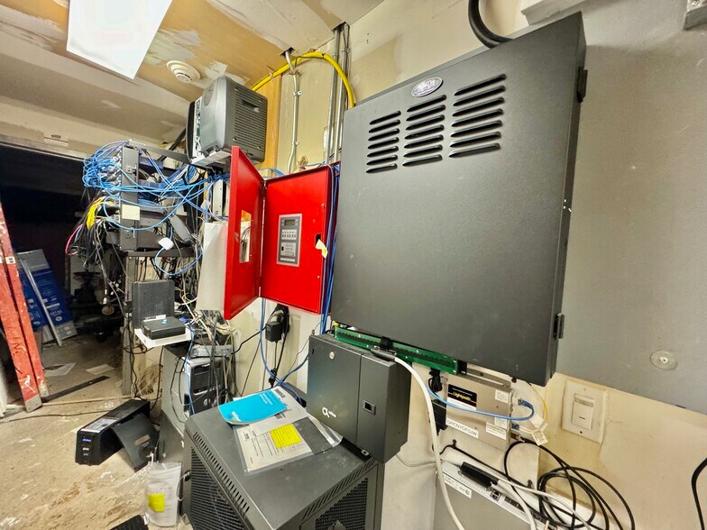 More Photos Of 191 Herricks Rd, New Hyde Park Medical For Sale