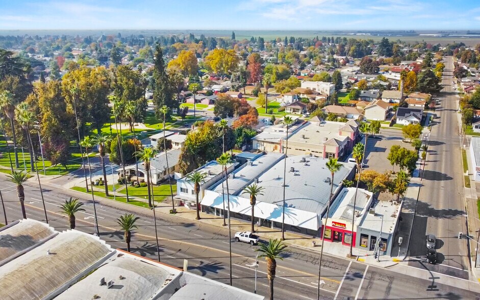 More Photos Of 514 Robertson Blvd, Chowchilla Storefront For Sale