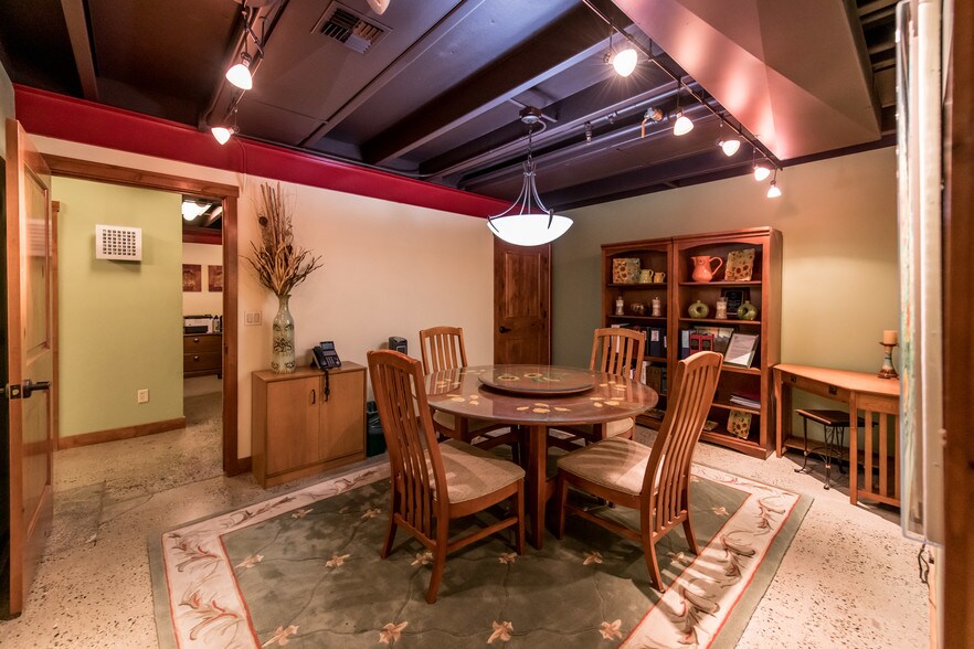 More Photos Of 907-911 Santa Fe Ave, Fresno Flex For Sale