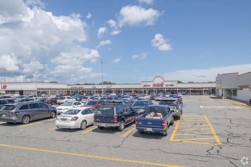 More Photos Of 1024 Kings Hwy, New Bedford Storefront For Lease