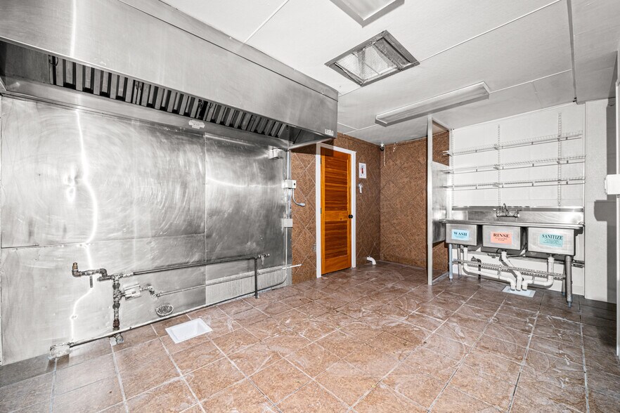 More Photos Of 2430 Lake Ave, Pueblo Bar For Sale