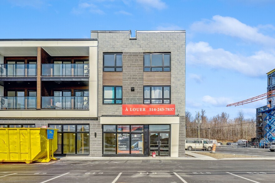 More Photos Of 689 Boul Saint-Jean-Baptiste, Mercier Storefront Retail Office For Lease
