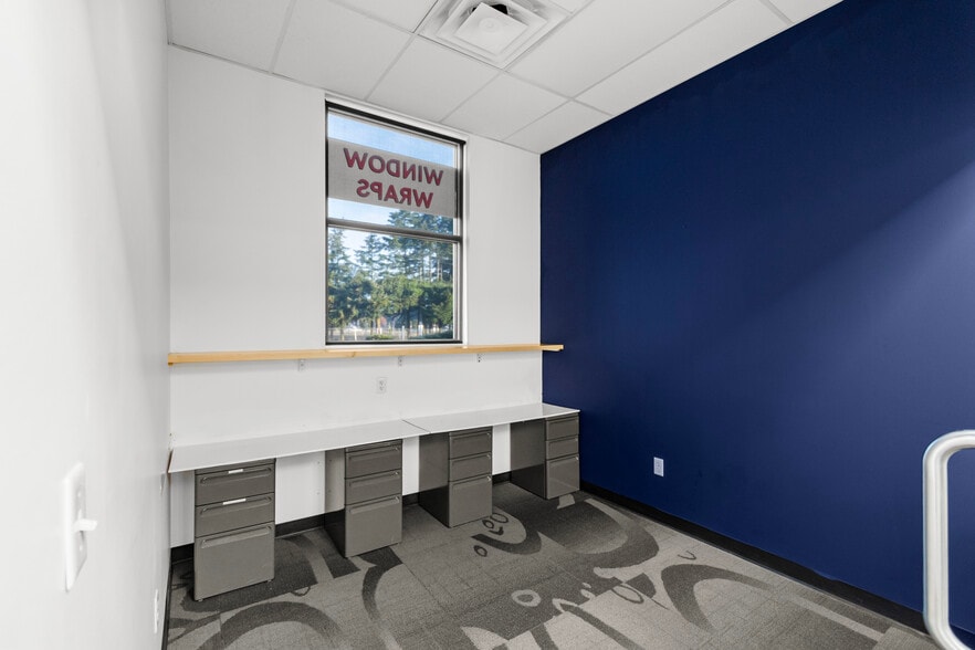 More Photos Of 11105 Steele St S, Tacoma Flex For Lease