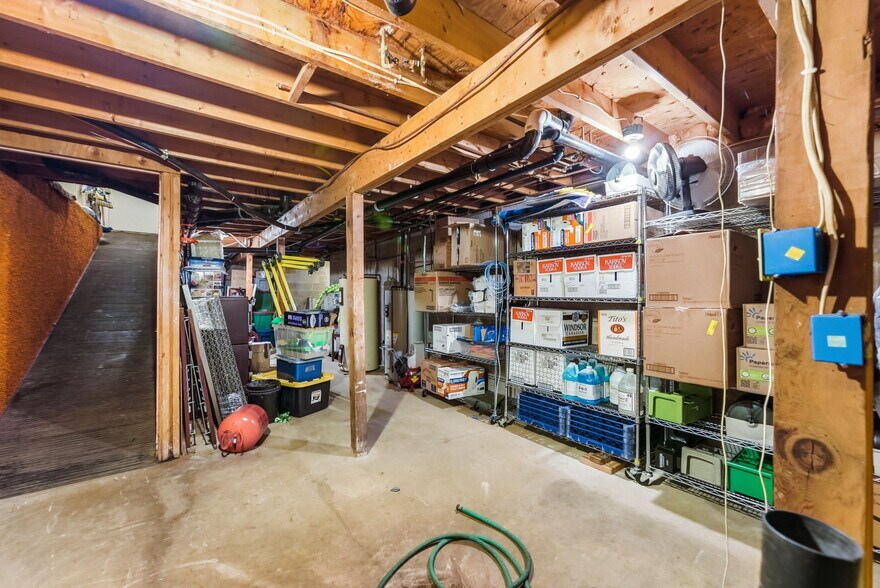 More Photos Of 691 S Main St W, Richmond Restaurant For Sale