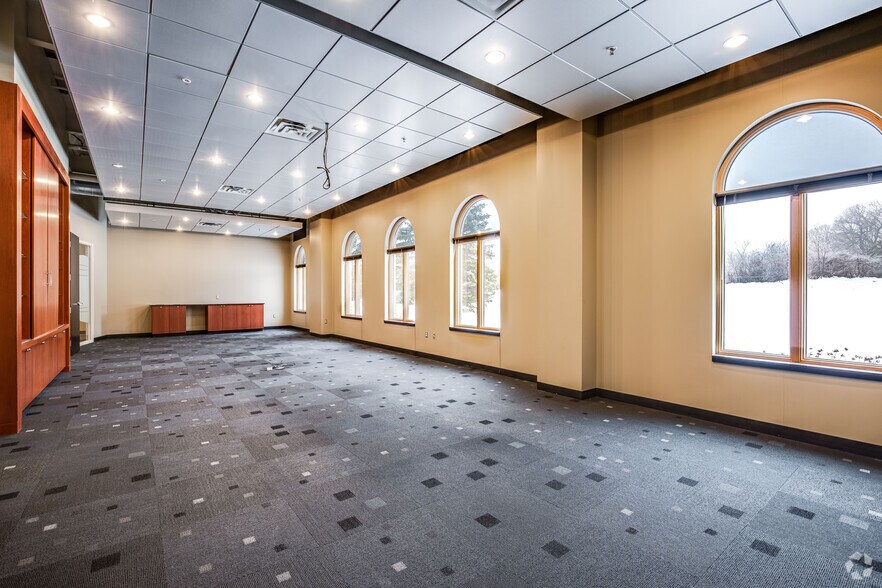 More Photos Of 1903-1907 E Wayzata Blvd, Wayzata Unknown For Lease