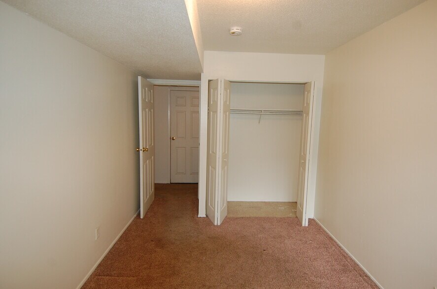 More Photos Of 1100 Arthur St, Iowa City Apartments For Sale