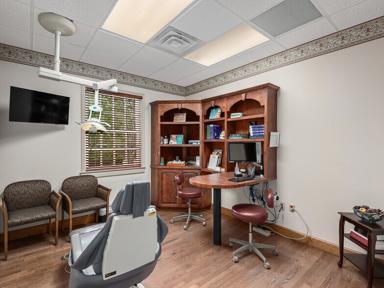 More Photos Of 4 Medical Park Dr, Asheville Medical For Sale
