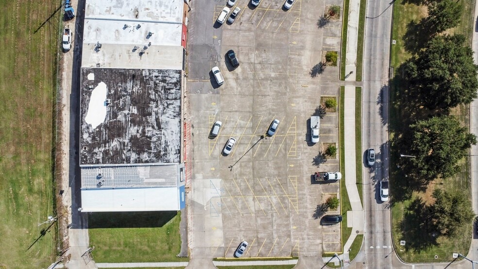 More Photos Of 8717 W Judge Perez Dr, Chalmette Office For Sale