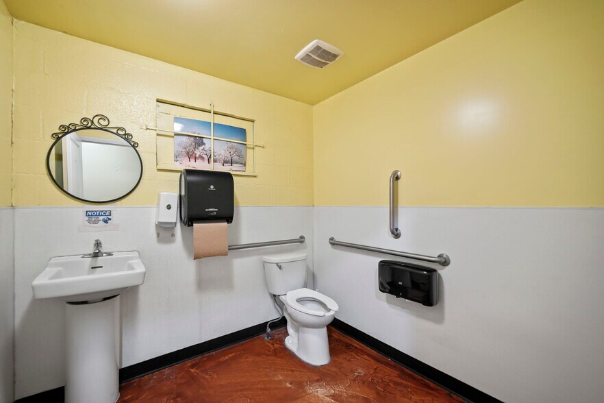 More Photos Of 222 W Midland Ave, Woodland Park Storefront For Sale