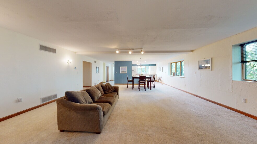 More Photos Of 12249 US Route 30, North Huntingdon Veterinarian Kennel For Sale