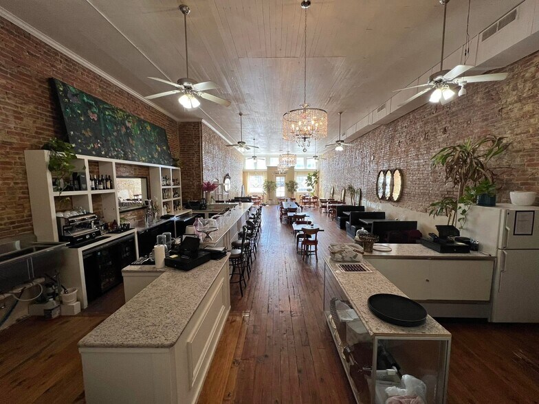 More Photos Of 119 E 5th St, Bonham Restaurant For Sale