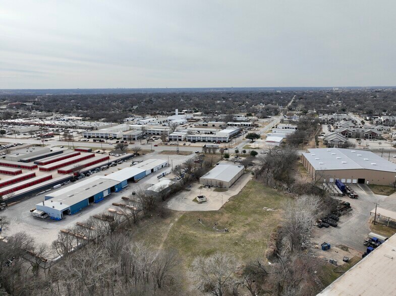 More Photos Of 902 N McDonald St, McKinney Industrial For Lease