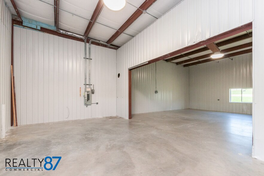 More Photos Of 6325 7th Street Ct SW, Cedar Rapids Warehouse For Lease
