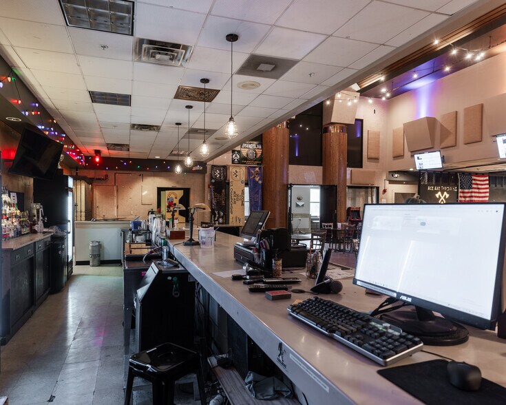 More Photos Of 145 E 8th Ave, Homestead General Retail For Lease